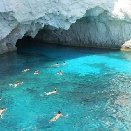 Zante's Azure Nest - Serene Summer Getaway شقة *