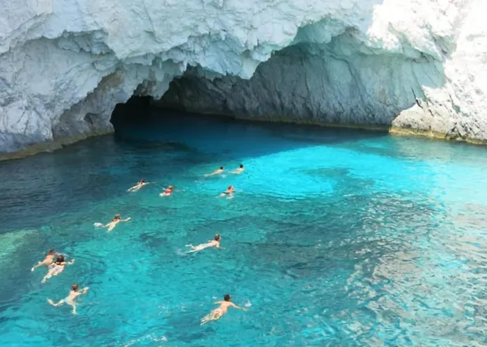 Zante's Azure Nest - Serene Summer Getaway شقة *